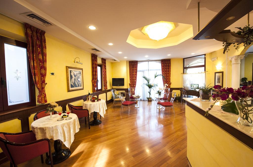 סן בנדטו דל טרנטו Hotel Regent - In Pieno Centro מראה חיצוני תמונה