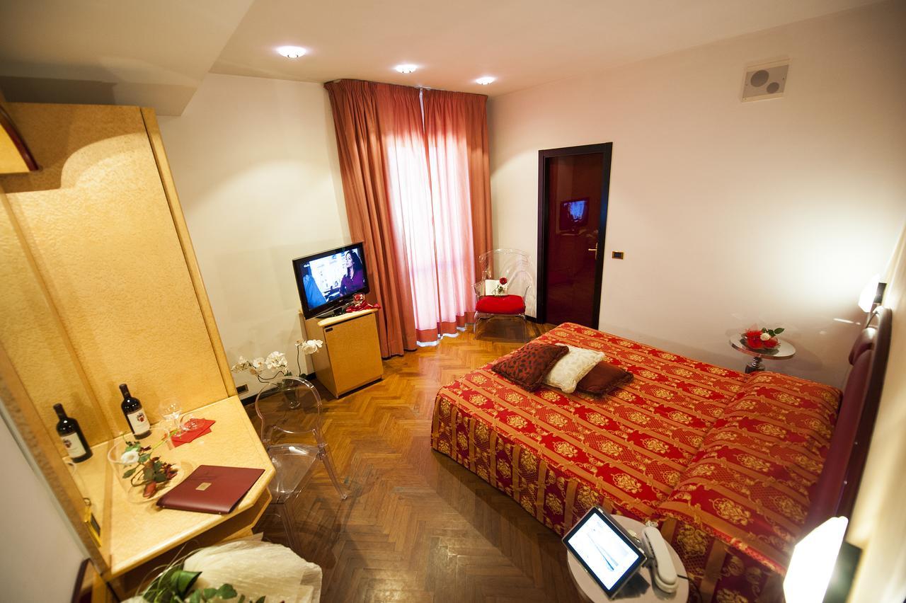 סן בנדטו דל טרנטו Hotel Regent - In Pieno Centro מראה חיצוני תמונה