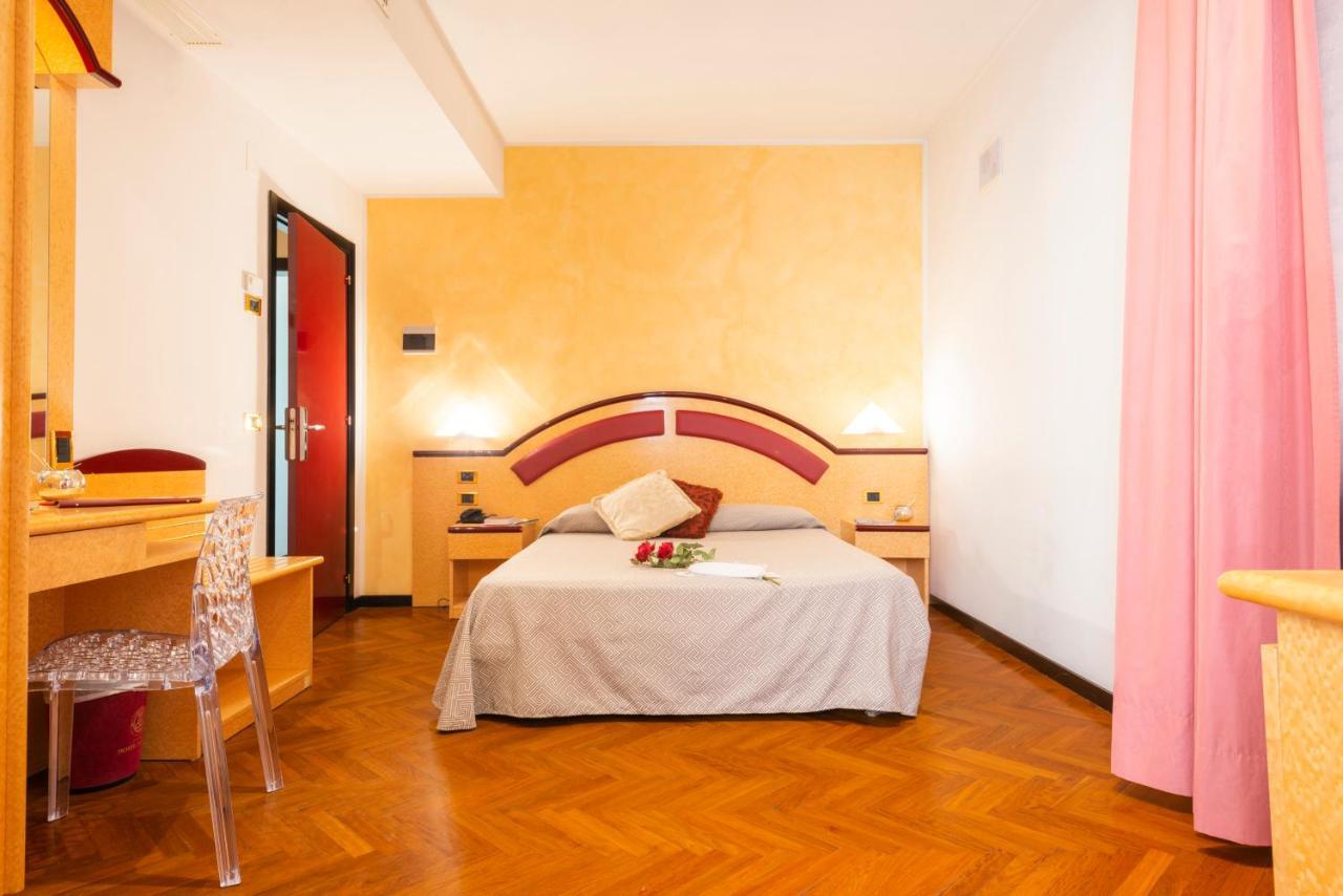 סן בנדטו דל טרנטו Hotel Regent - In Pieno Centro מראה חיצוני תמונה